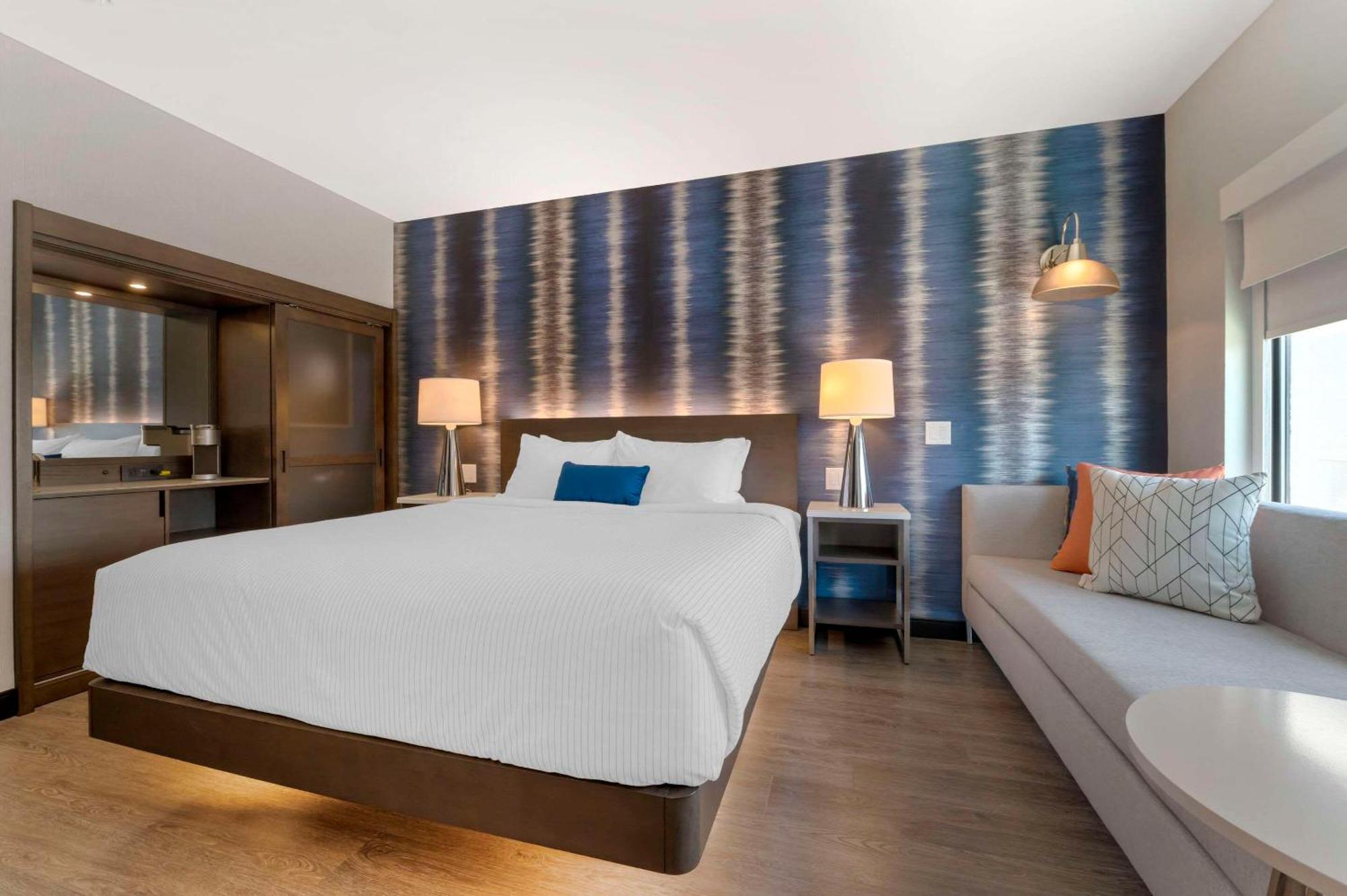 Cambria Hotel Detroit Downtown Exterior photo