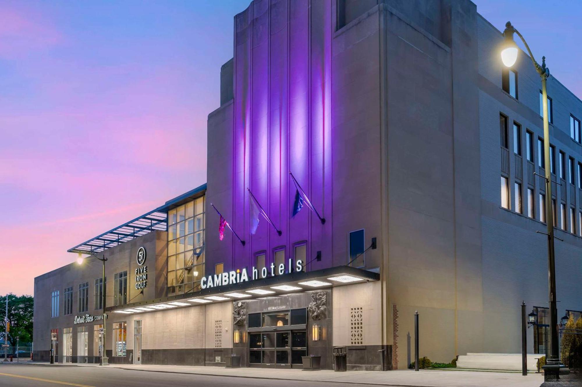 Cambria Hotel Detroit Downtown Exterior photo