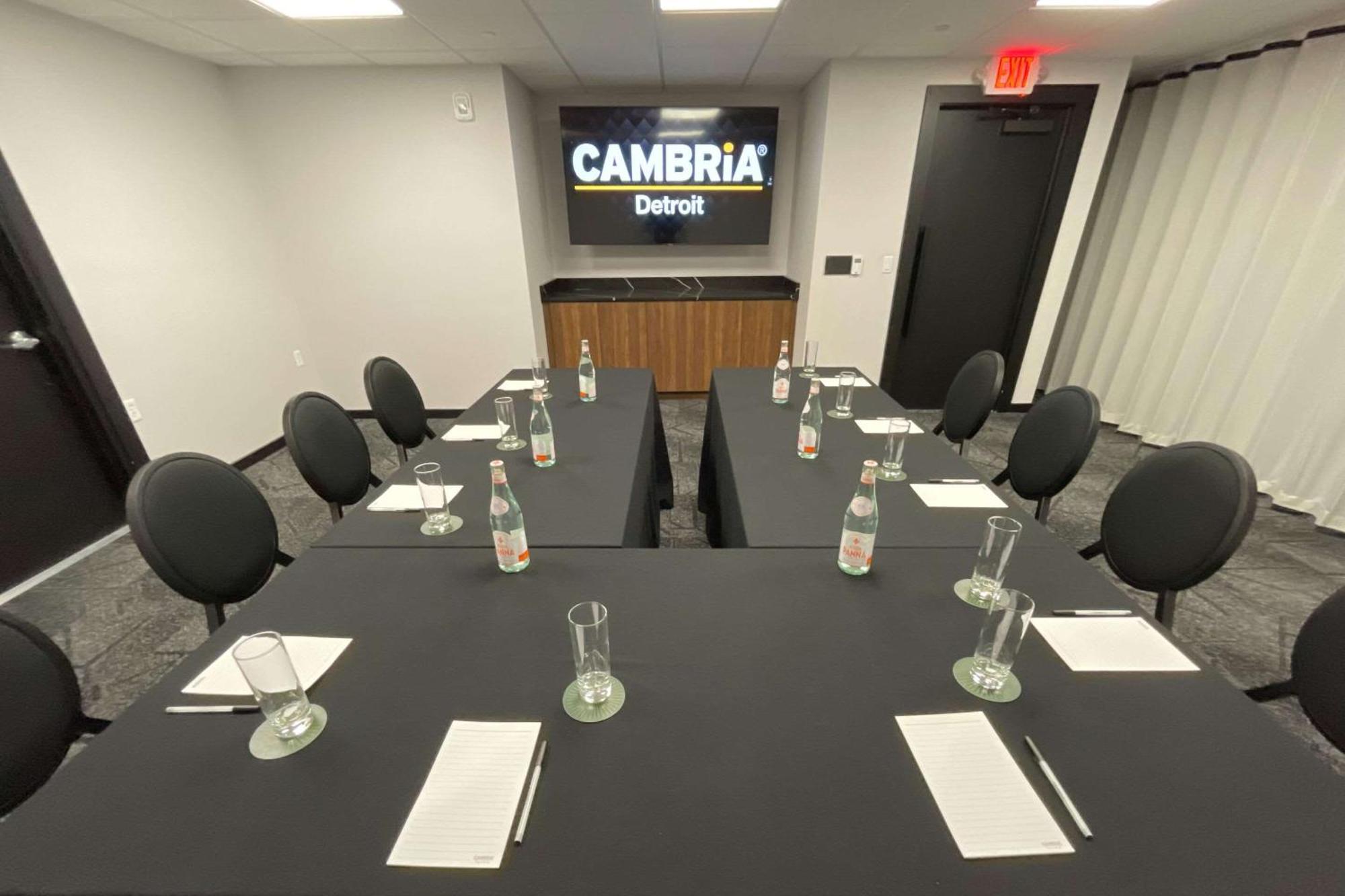 Cambria Hotel Detroit Downtown Exterior photo