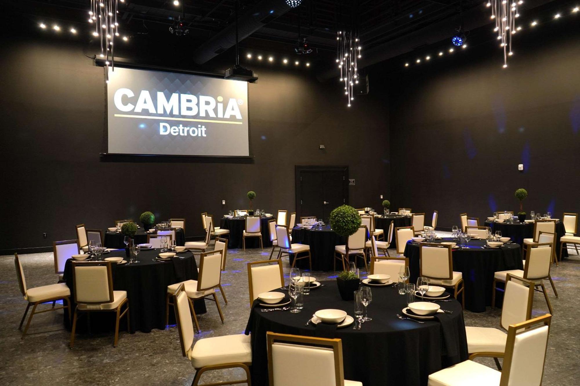 Cambria Hotel Detroit Downtown Exterior photo